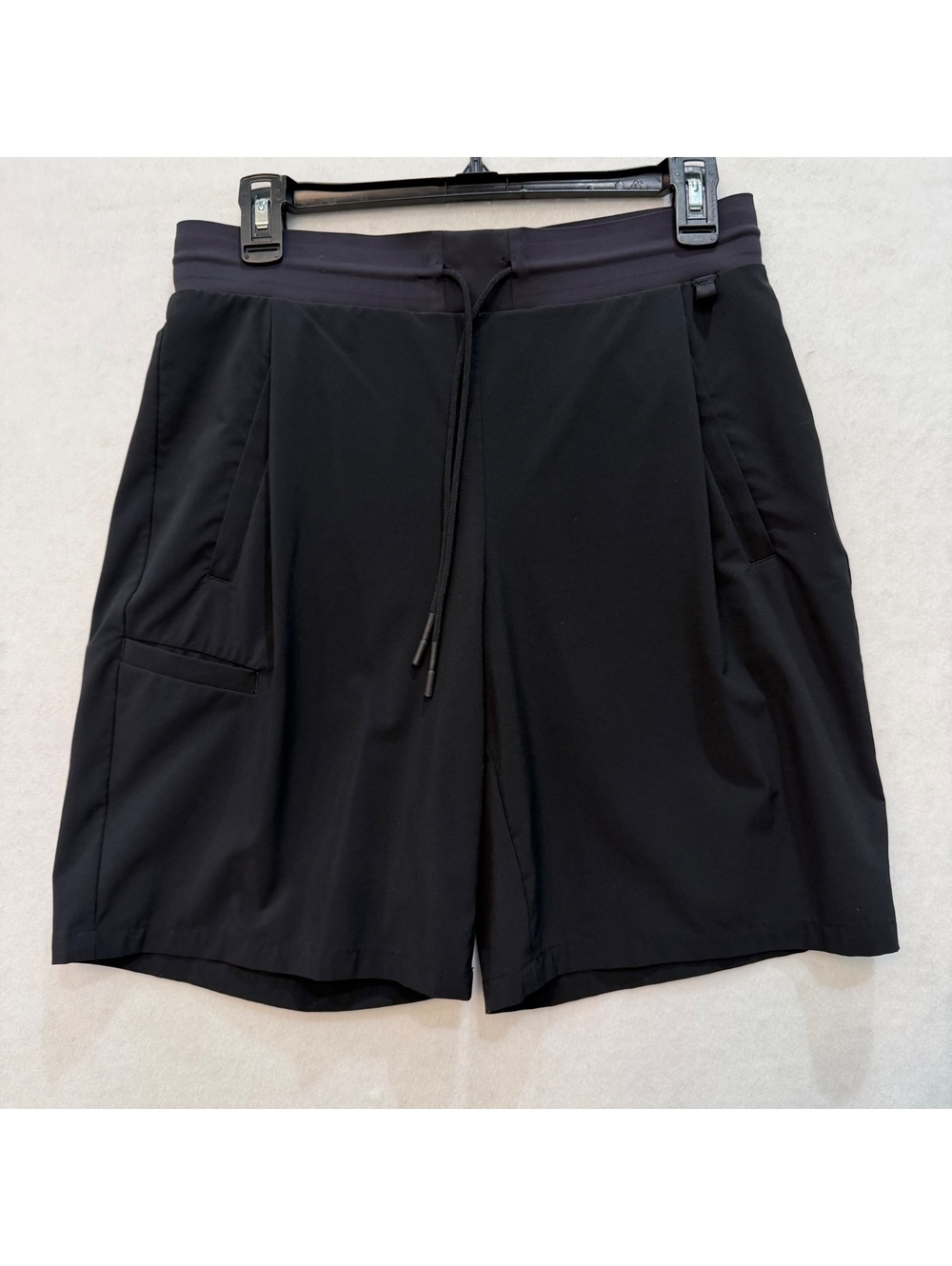 Athleta Venture Bermuda Shorts Black Women's 6 Pockets Stretch Waist 8.5" Inseam